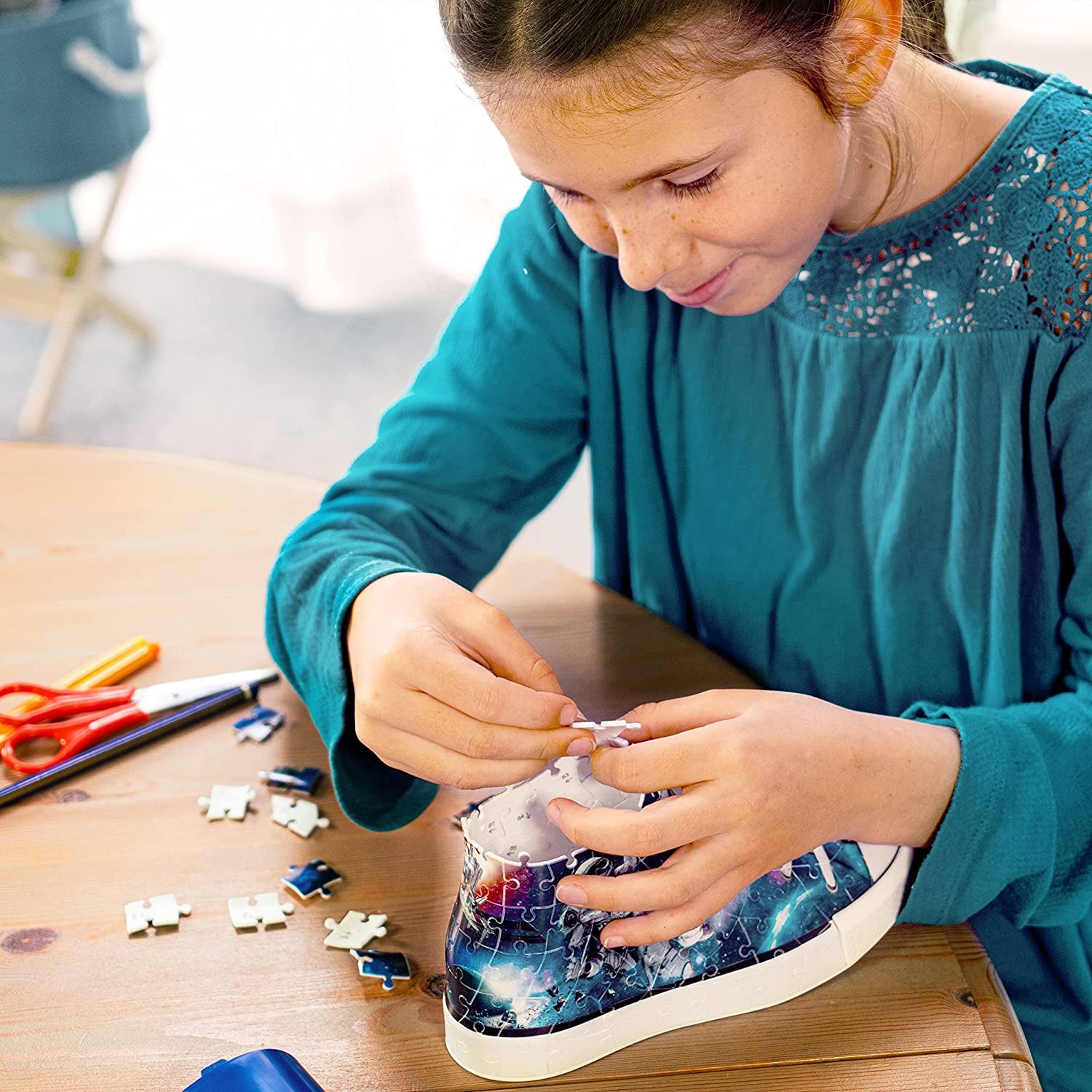 Puzzle 3D Cu 108 Piese Ravensburger - Suport Pixuri Sneaker Astronaut (Ravensburger-11251)